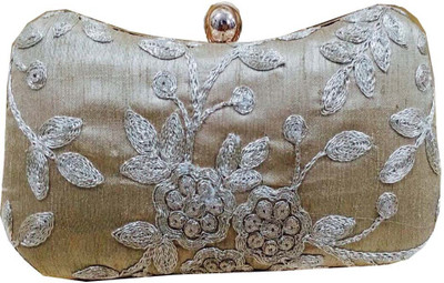 

CRAFTBAZAAR Party Silver Clutch