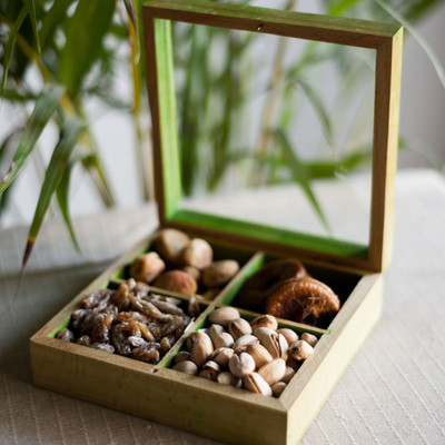 

ExclusiveLane EL-005-024 4 Compartments Wood Storage Box(Green)