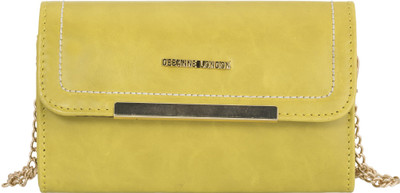 

Deeanne London Casual Green Clutch