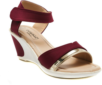 

Dolphin Miles Women Maroon Wedges