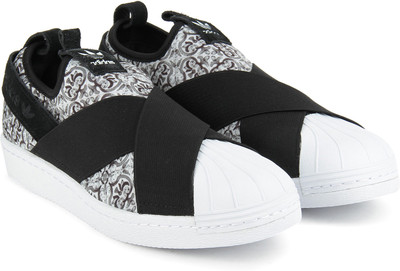 

ADIDAS ORIGINALS SUPERSTAR SLIPON W Sneakers For Women(Multicolor, Cblack/cblack/ftwwht