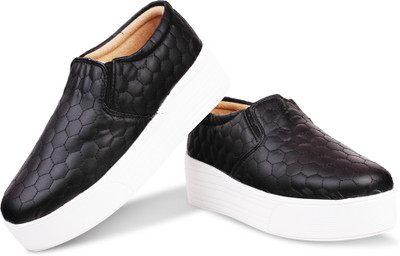 

krafter Slip On Sneakers For Women(Black, White