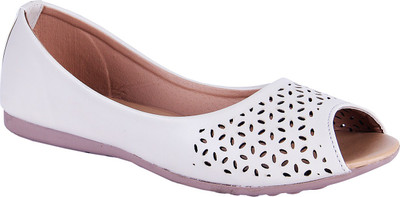 

Goyal Open Toe Cutwork Bellies For Women(Beige