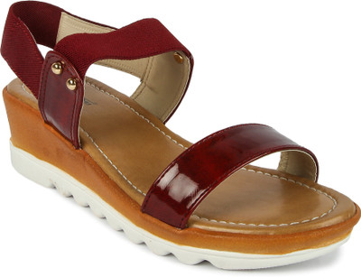 

Shooz Women Maroon Wedges