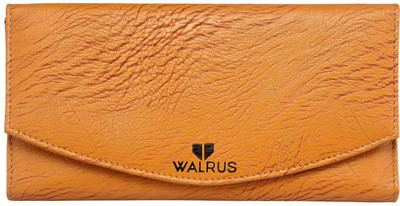 

Walrus Casual Beige Clutch