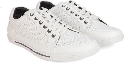 

Kenneth Cole SHORT STORY Casuals For Men(White