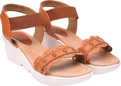 

Jade Women Tan Wedges