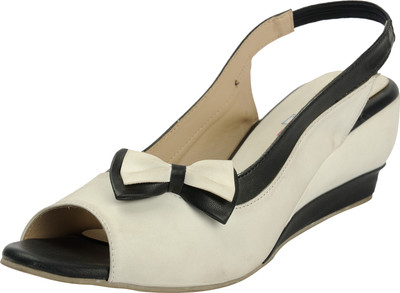 

Belly Ballot Women White Wedges