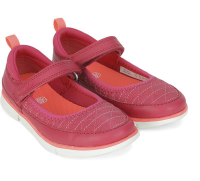 

Clarks Boys Velcro Walking Shoes(Red, Berry leather