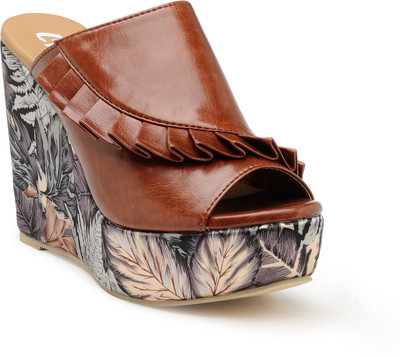 

Chalk Studio Women Brown Wedges