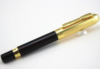 

Giftvenue Dikawen 821 Marbled Wine Barrel Fountain Pen
