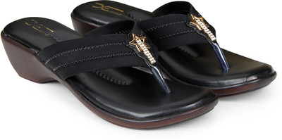 

XE Looks Women Black Wedges