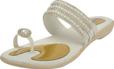

Belly Ballot Women White Flats