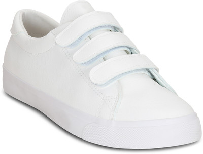 

Get Glamr Early Sneakers For Men(White