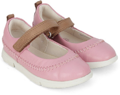 

Clarks Girls Velcro Ballerinas(Pink, Pink leather