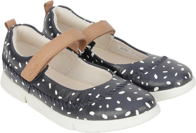 

Clarks Girls Velcro Ballerinas(Blue, Navy multi lea