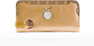 

model Party Gold Clutch