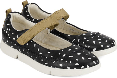 

Clarks Girls Velcro Ballerinas(Dark Blue, Navy multi lea