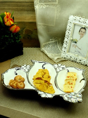 

Importwala Decorative Silver Daisy Serving Platter Tray