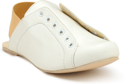 

Chalk Studio Women White Flats