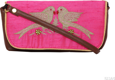

Hepburnette Party Pink Clutch