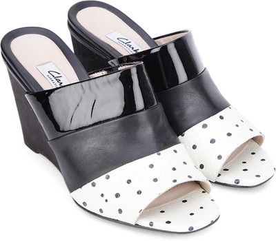 

Clarks Women Blk/White Wedges