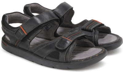 

Clarks Men Black Leather Casual