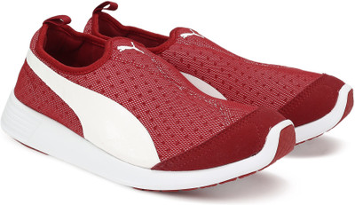 

Puma ST Trainer Evo Slip-on Walking Shoes For Men(Red, White, Barbados cherry-puma white