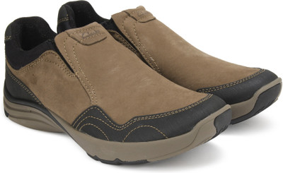 

Clarks Wave Travel Mushroom Nubuck Running Shoes For Men(Brown