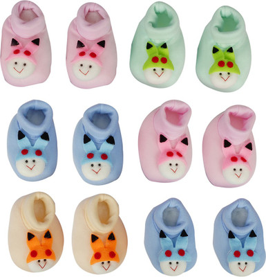 

Aarushi Infant Baby Born Booties(Toe to Heel Length - 7 cm Multicolor)