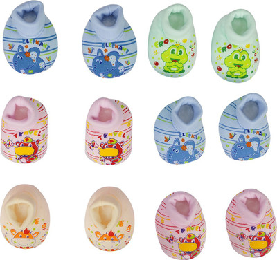 

Aarushi Infant Baby Born Booties(Toe to Heel Length - 7 cm Multicolor)