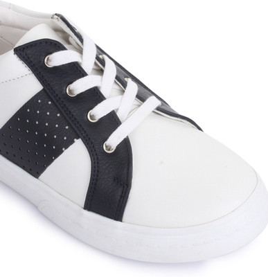

Bruno Manetti Boys & Girls Lace Sneakers(White