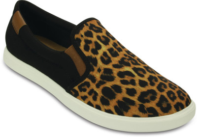 

Crocs Casuals For Women(Brown), 203545-95k