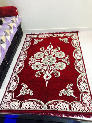 

Shifu Maroon Velvet Carpet(150 cm X 210 cm)
