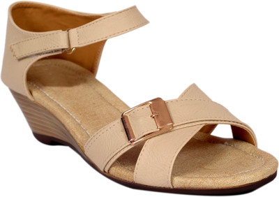 

Bora Bora Women Beige Wedges