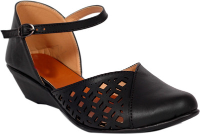

Studio 9 Women Black Wedges