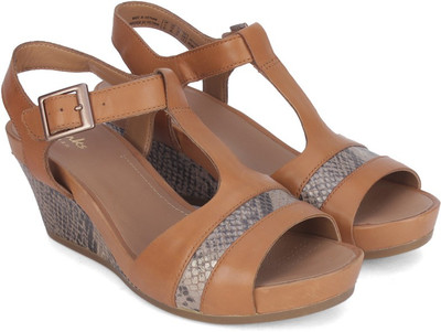 

Clarks Women Tan Leather Wedges