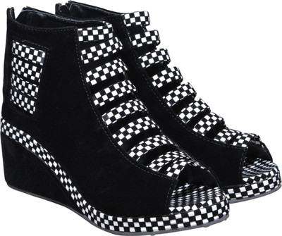 

NAV PAG Women Black Wedges