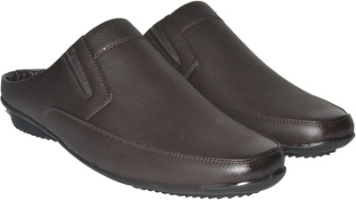 

Strive Men Brown Flats
