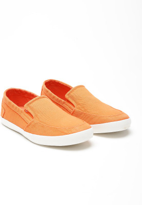 

United Colors of Benetton Casuals For Men(Pink
