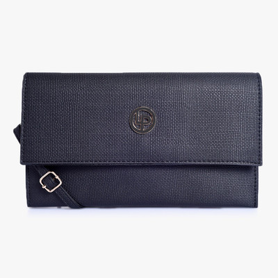 

Lino Perros Casual Black Clutch