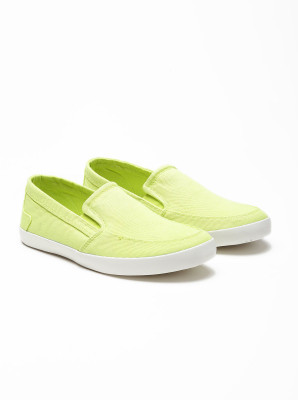 

United Colors of Benetton Casuals For Men(Green, Lime green