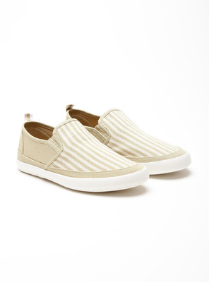 

United Colors of Benetton Casuals For Men(Beige