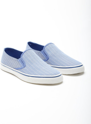 

United Colors of Benetton Casuals For Men(Blue
