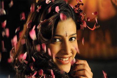 

Shruti-Haasan-poster Poster Paper Print(18 inch X 12 inch, Rolled)