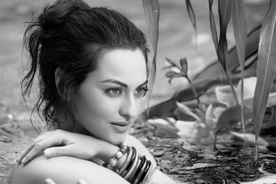 

SonakshiSinha The Best Poster Paper Print(18 inch X 12 inch, Rolled)