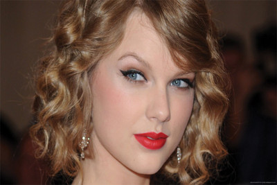 

taylor-swift poster15 Poster Paper Print(18 inch X 12 inch, Rolled)