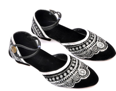 

Fashbeat Women Black Heels