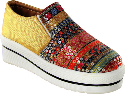 

Fashimo Loafers For Women(Multicolor, Gold