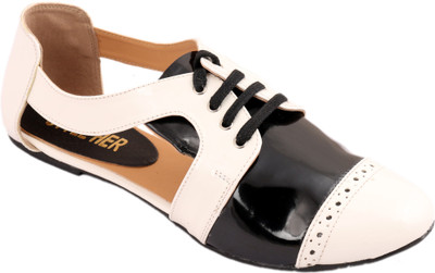 

STYLE HER Women WHITE Flats